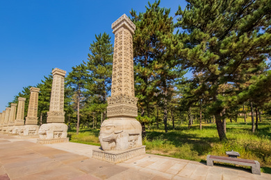 中国山西省大同市云冈石窟礼佛大道装饰建筑