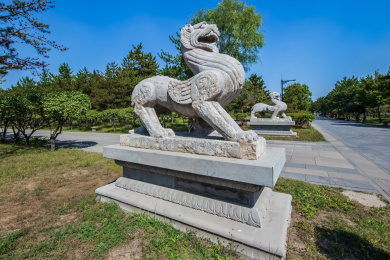 山西省大同市云冈石窟北魏狮兽石刻装饰建筑
