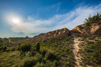 中国山西省大同市新荣区明代夯土长城建筑
