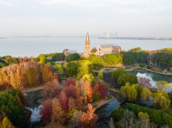 中国江苏苏州独墅湖基督教堂秋季航拍