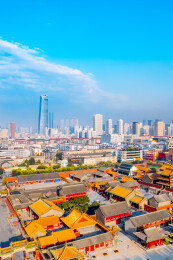 中国辽宁沈阳沈阳故宫和城市天际线航拍风光