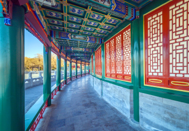 中国古典园林建筑彩绘游廊