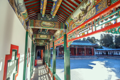 中国古典园林建筑彩绘游廊