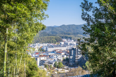 江西南昌梅岭风景区的山村小镇