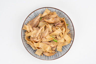  拌鸡腿豆皮 