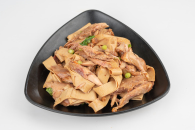  拌鸡腿豆皮 