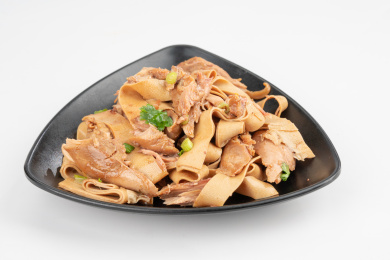  拌鸡腿豆皮 