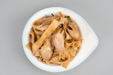  拌鸡腿豆皮 