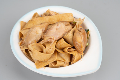  拌鸡腿豆皮 