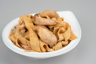  拌鸡腿豆皮 