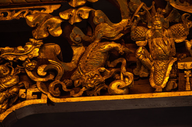 中国古建筑中的漆金贴金装饰构件