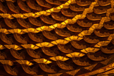 古建筑中漆金斗拱木构件