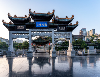 清晨的贵州贵阳甲秀楼文昌阁南明河建筑景观