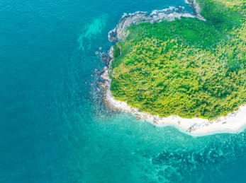 海南万宁石梅湾加井岛夏日傍晚航拍