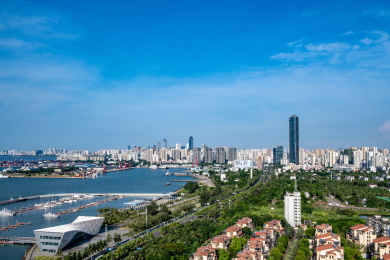 中国海南省海口市秀英港海港城市晴天风光