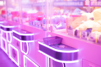 电玩城的夹娃娃机游戏机