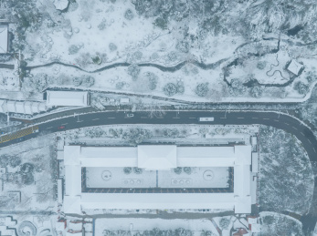 武汉武昌阅马场红楼公园雪景风光