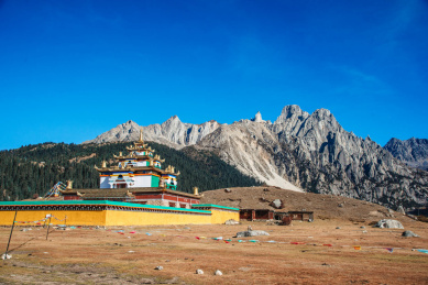 四川巴塘措普寺自然风光