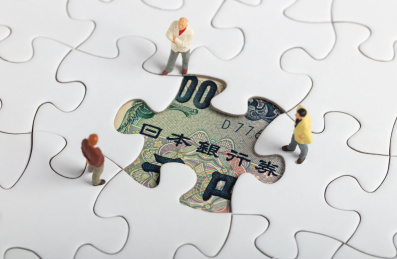 微缩创意拼图上的日元特写