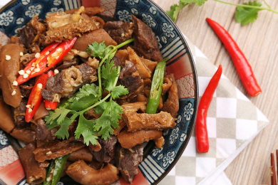 一盘干锅牛杂