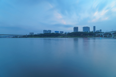 南宁邕江大桥与滨江城市高楼建筑景观