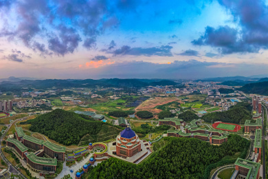 中国华南广东省深圳市中山大学深圳校区风光