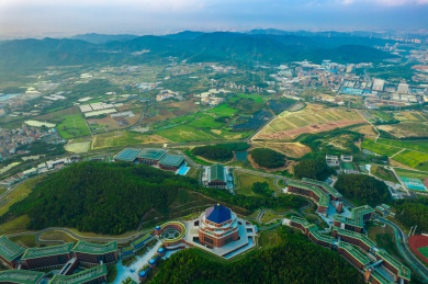 中国华南广东省深圳市中山大学深圳校区风光