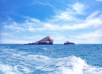 海南三亚天涯海角游览海边礁石