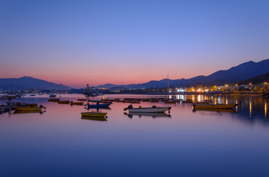 中国香港大埔大美督海湾港口夜景灯光
