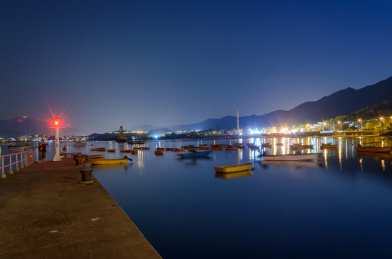 中国香港大埔大美督海湾港口码头夜景灯光