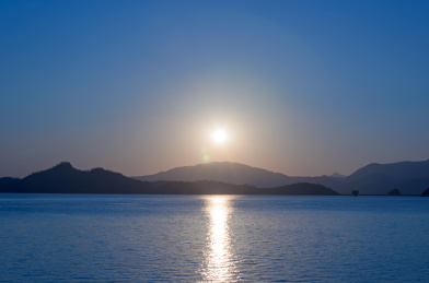 中国香港大埔区大美督船湾淡水湖日出朝阳