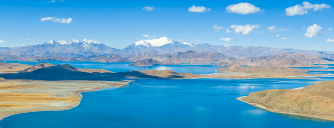 中国西藏山南羊卓雍错的风景