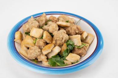 香菜豆腐炖丸子 