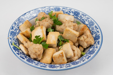 香菜豆腐炖丸子 