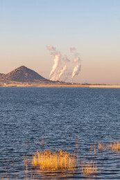 冬天的山东济宁邹城孟子湖日出朝霞自然风光