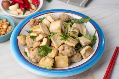 香菜豆腐炖丸子 