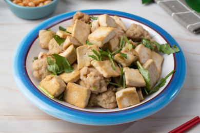香菜豆腐炖丸子 