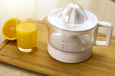 鲜榨橙汁与榨汁机