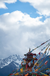 中国214国道上的经幡与经幢