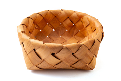 木编筐白底特写