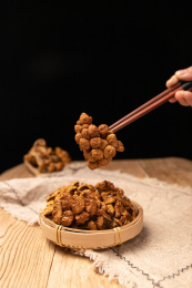 深底上的滑子菇