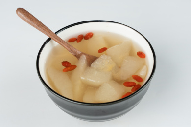 冰糖炖香梨  