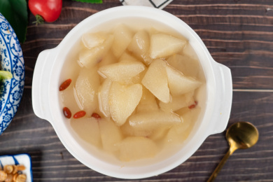 冰糖炖香梨  