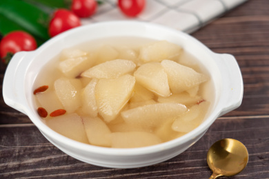 冰糖炖香梨  