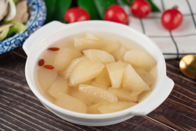冰糖炖香梨  