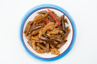 茄子焖酥肉  