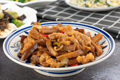 茄子焖酥肉  