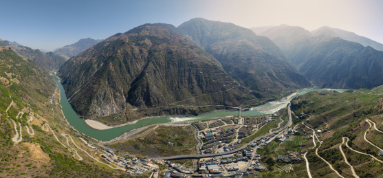 航拍云南泸水市怒江沿岸风光