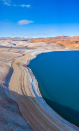 中国西藏阿里鬼湖拉昂错的湖岸线