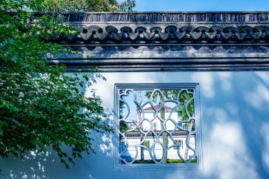 江苏苏州太仓市弇山园墙花窗